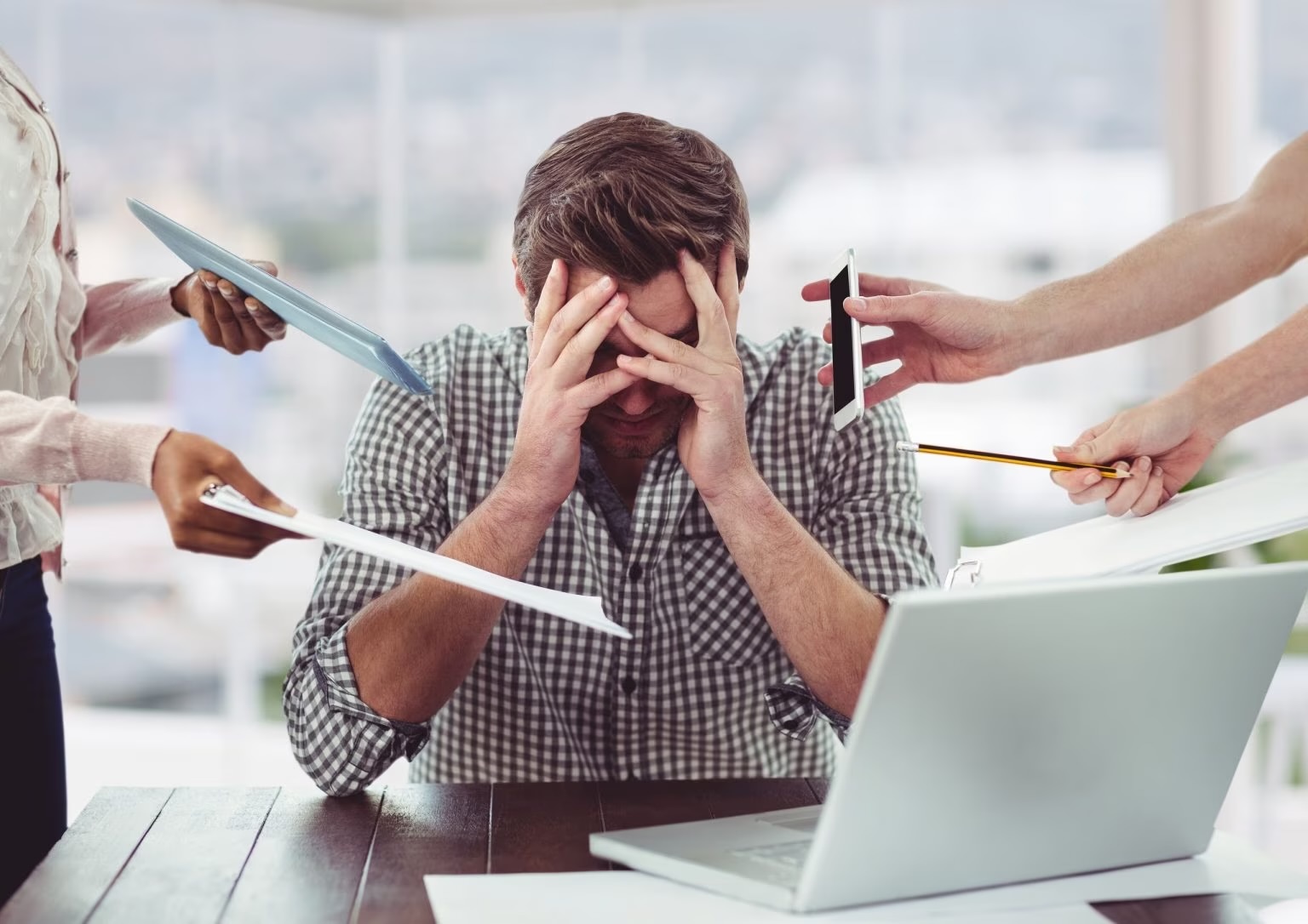 notícia Brasil é o segundo país do mundo com mais casos de Burnout, perdendo apenas para o Japão, a realidade exige a atenção de empresários e psicólogos