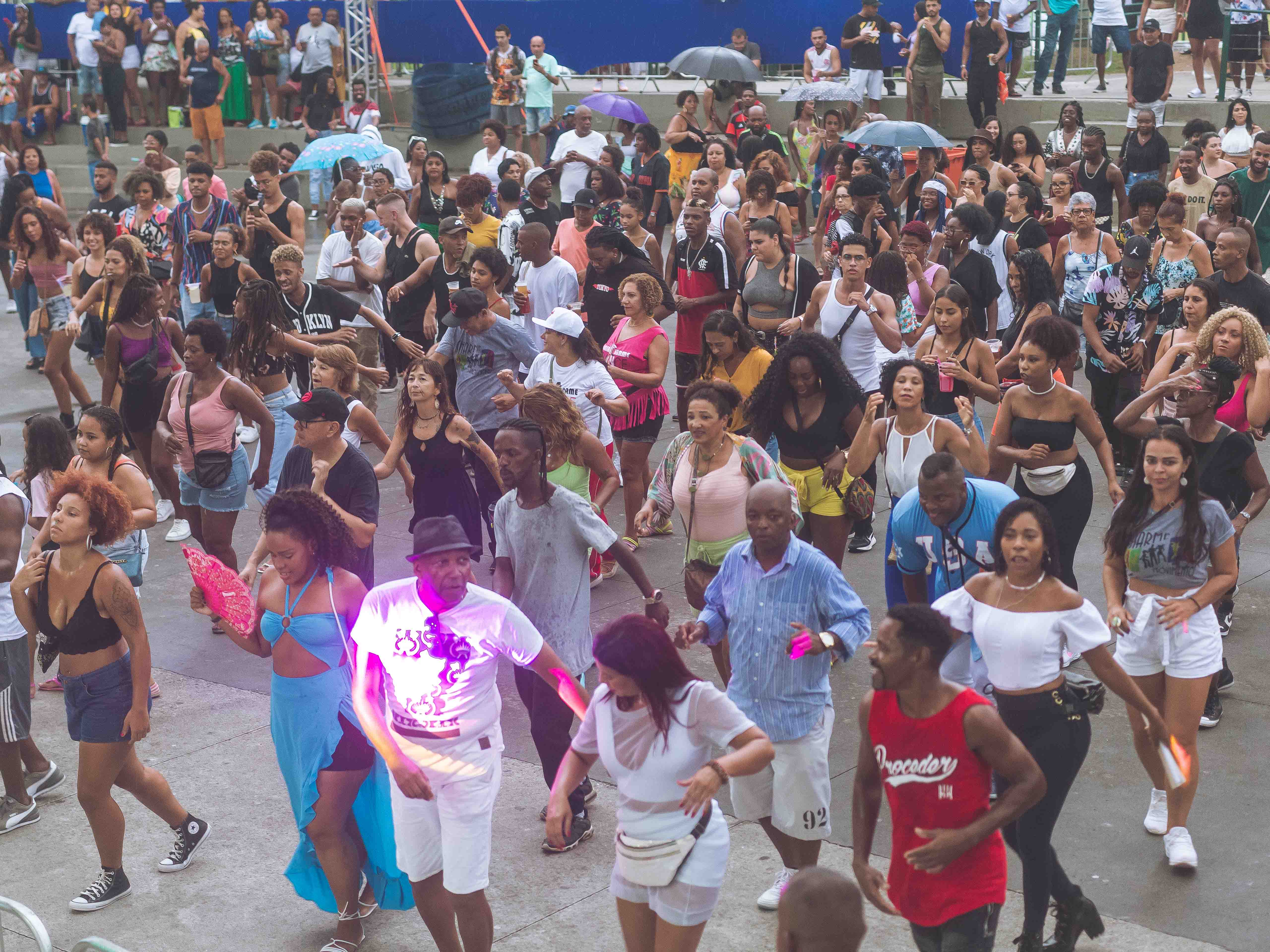 notícia É gratuito: “Palco Futuro R&B” celebra os 44 anos do “Dia do Charme” em Madureira