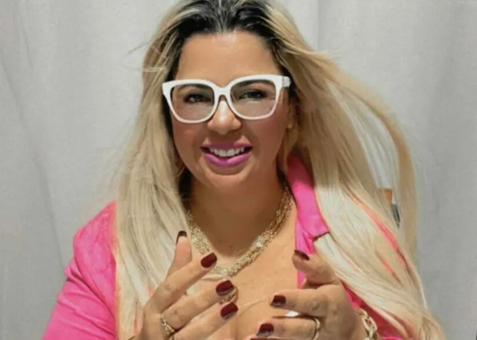 notícia Sensitiva Vó Bahiana faz previsões para diversos artistas, entre eles Silvio Santos e Kayky Brito