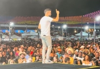 noticia No São João de Santo Antônio de Jesus, Lucas Queiroz agita  o público presente na festa