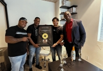 noticia Banda Os Africanos comemora a marca de mais de dois milhões streams do single, 