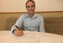 noticia Edu Silvera assina contrato com a gravadora Holy Song Music e prepara nova canção autoral