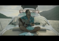 noticia Flávio Otoni canta e mostra o mar de Ubatuba em novo clipe inclusivo