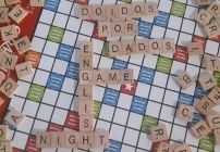 noticia Pratique Inglês jogando: O Clube de jogos Doidos por Dados traz de volta à casa o English Game Night