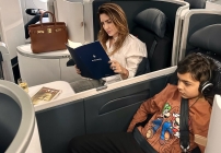 noticia Jaqueline Maia a convite da Air France apresenta a Business Class em voo a Paris