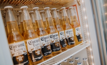 noticia Premium no topo: Corona é eleita a marca de cerveja mais valiosa do mundo pelo segundo ano consecutivo