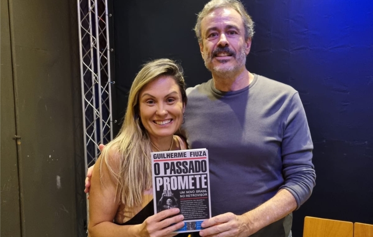 noticia Estilista Ellen Sharkany comparece ao lançamento do Livro O Passado Promete de Guilherme Fiuza