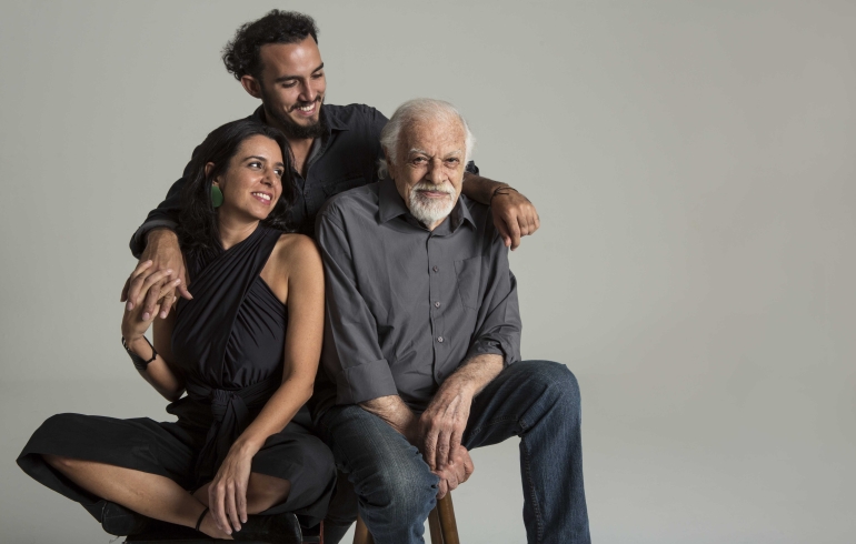 noticia Filhos de Sérgio Ricardo celebram 92 anos do artista  em show único no Beco das Garrafas, em Copacabana