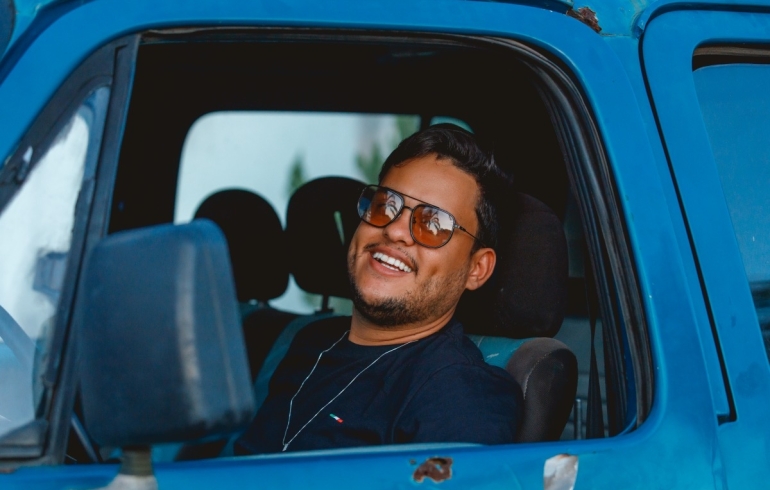 noticia Nova música de Thiago Aquino com videoclipe chega às plataformas