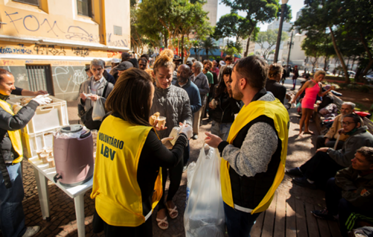 noticia Baixas temperaturas batem recordes em SP e LBV mobiliza para ajudar moradores de rua 