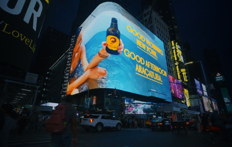 noticia Onda brasileira invade a Times Square! Skol surpreende fãs ao levá-los diretamente para os telões de Nova York