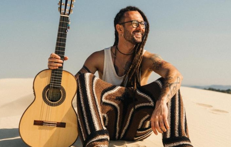 noticia Gabriel Elias retorna às raízes reggae em 