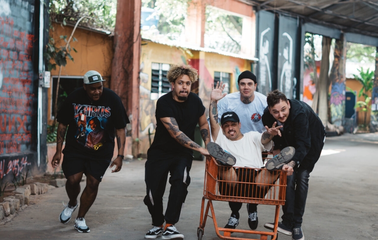 noticia PENSE anuncia show gratuito em São Paulo e recebe as bandas Institution e Last Warning