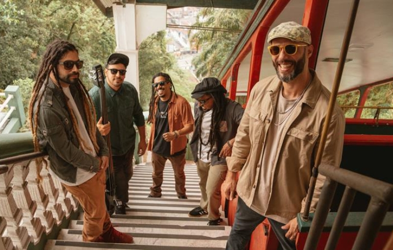 noticia Misturando reggaeton com brasilidades, Brasativa convida Bloco do Caos para “Preciso Te Encontrar”