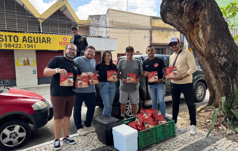 noticia Barney’s Burger e MRSC realizam ação de Natal para moradores de rua e seus cães