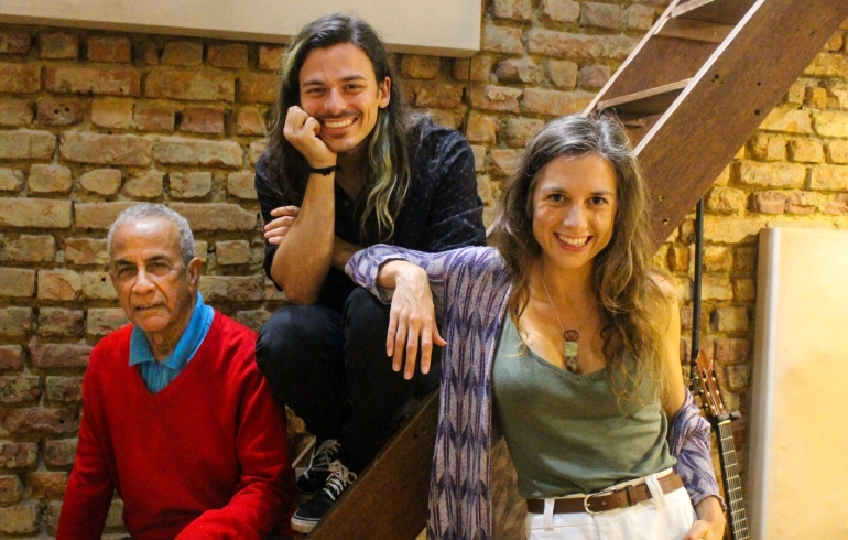 noticia Talento em família: Zé Carlos Medeiros, Marcelo Cervone e Aisling Groves-McKeown fazem show inédito na Casa com a Música, no Rio de Janeiro