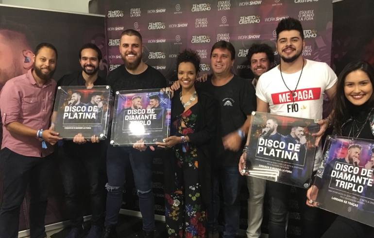 noticia Zé Neto & Cristiano recebe discos de diamante triplo e de platina pela Som Livre