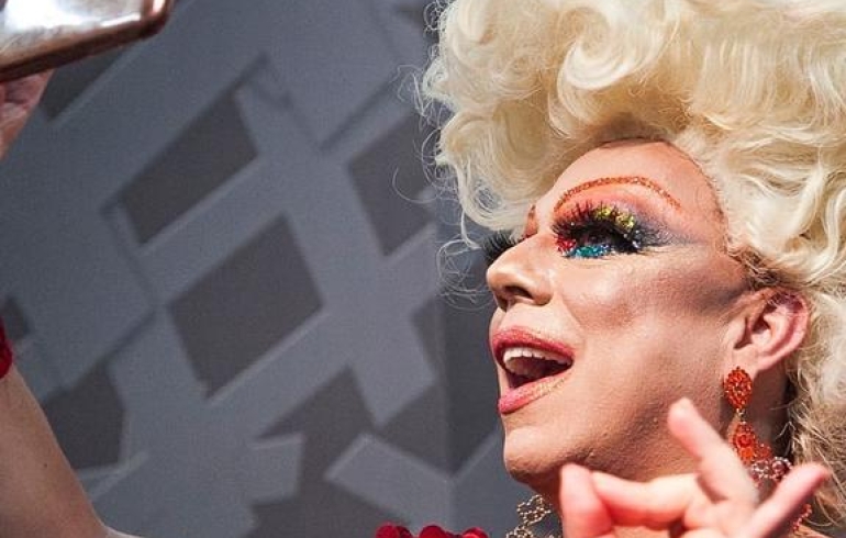 noticia No dia Internacional das Drag Queens, Tchaka abre o coração e fala de Rupaul e como é ser drag no Brasil