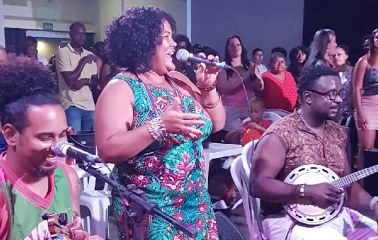 noticia Empoderada! Michelli Arêas segue forte no Concurso 'Vozes do Samba'