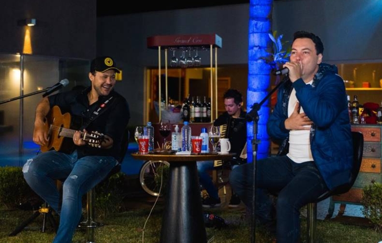 noticia João Bosco & Vinícius arrecadam 150 toneladas de alimentos em Live “Acústico no Bar”