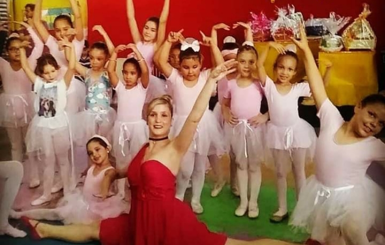 noticia Vida de crianças de baixa renda transformadas através do projeto Dança Para Todos