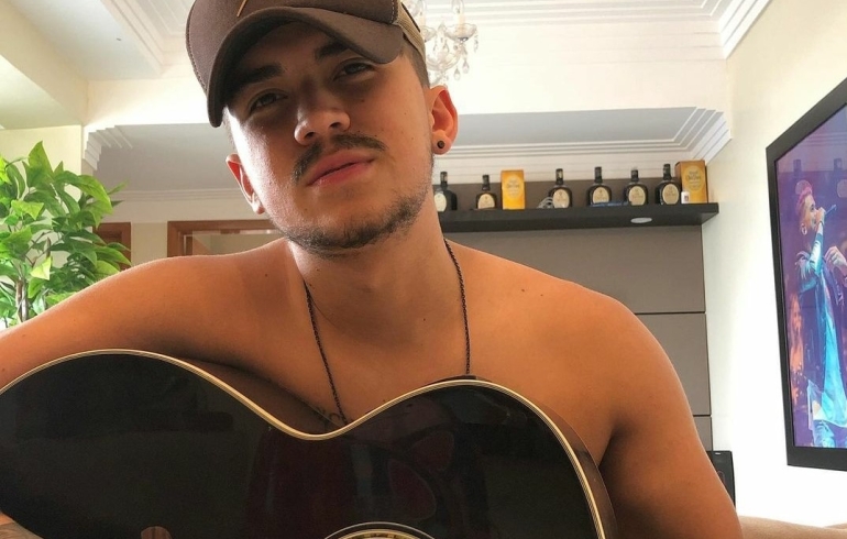 noticia Sertanejo faz declaração surpreendente e choca os fãs,“Tem que respeitar”