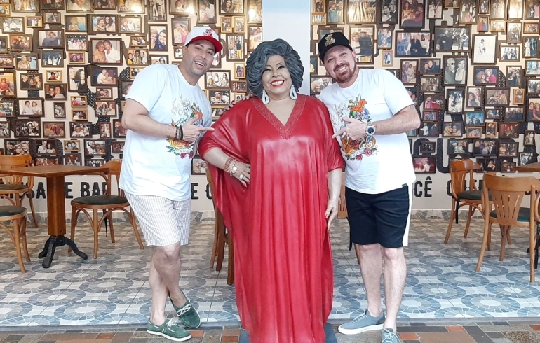 noticia Salve! Jornalista Anderson Lopes celebra o Dia de São Jorge ao lado de seu assessor Leandro Amorim