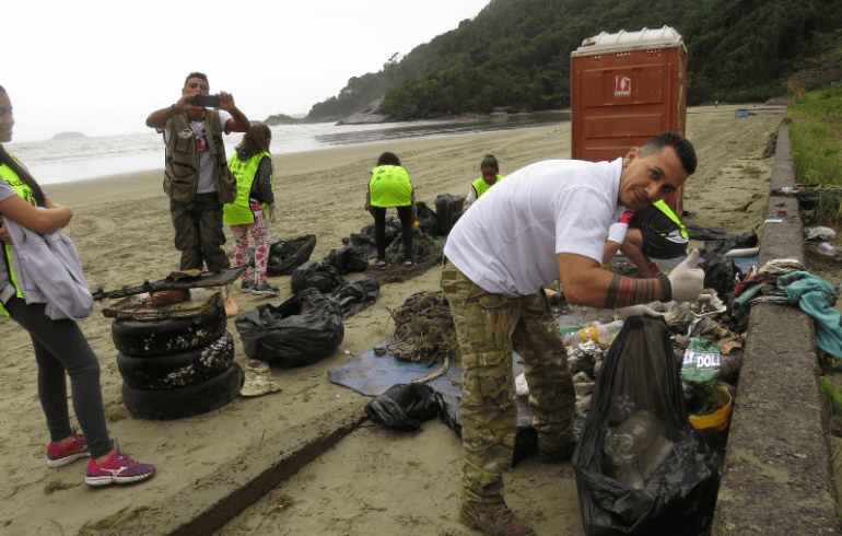 noticia Mutirão de limpeza de praias em Peruíbe