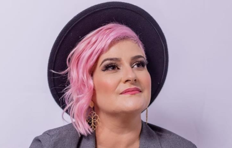 noticia Andressa Cordeiro anuncia lançamento do novo single - Planos Melhores