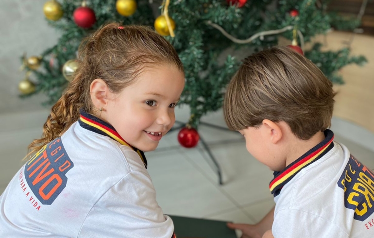 noticia Natal de Luz: o amor nasce entre nós! Dar e receber presentes é tema do projeto desenvolvido pelos colégios Criativo e Bela Flor