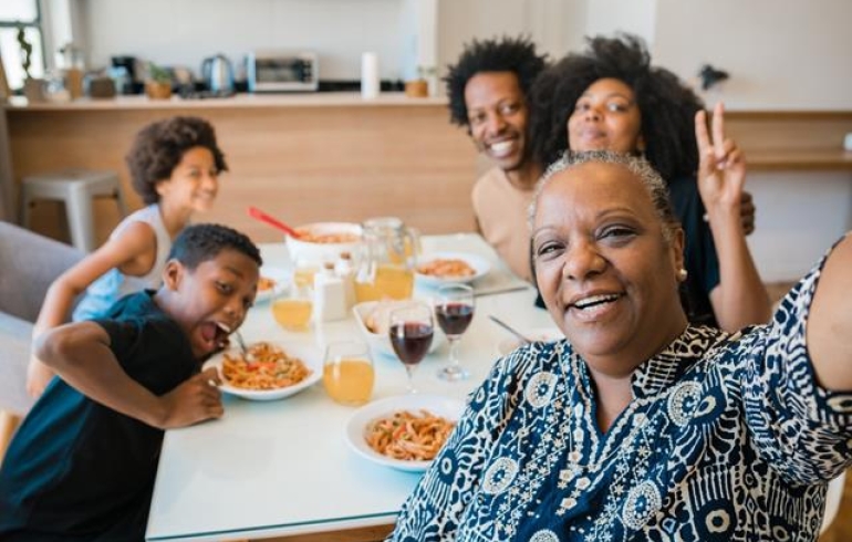 noticia Levantamento aponta aumento nas compras para o almoço no Dia das Mães