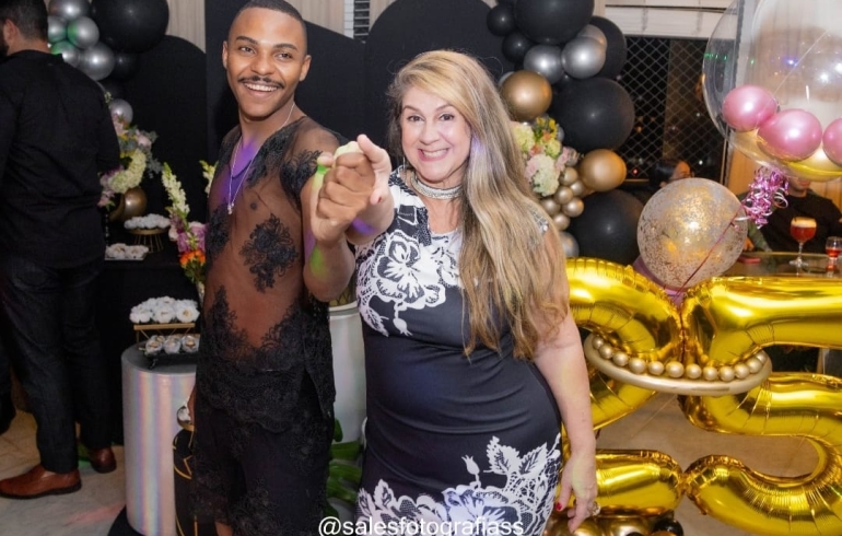 noticia Festa e glamour no Niver do Influencer & Design de Interiores, Nisinho Foste