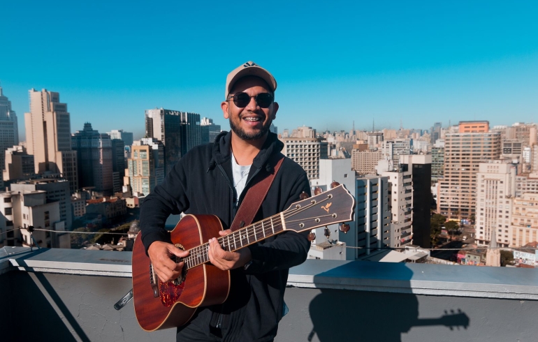 noticia Cantor gospel Mizael Mattos lança clipe e single “Na Janela”