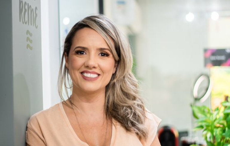 noticia Daniele Soares, referência em liderança feminina na tecnologia, fala sobre a prioridade na implementação da Inteligência Artificial 