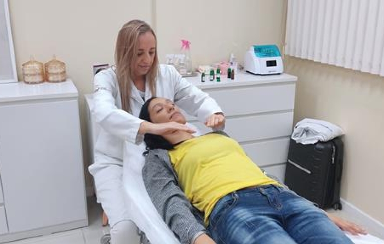 noticia PICS, Reiki, Auriculoterapia, Acupuntura sem agulhas e Aromaterapia no Rio de Janeiro: Uma combinação poderosa para o bem-estar