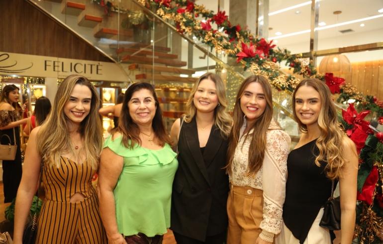 noticia Grupo Mulheres em Pauta leva para o Bella Salon & Spa a celebração de fim de ano