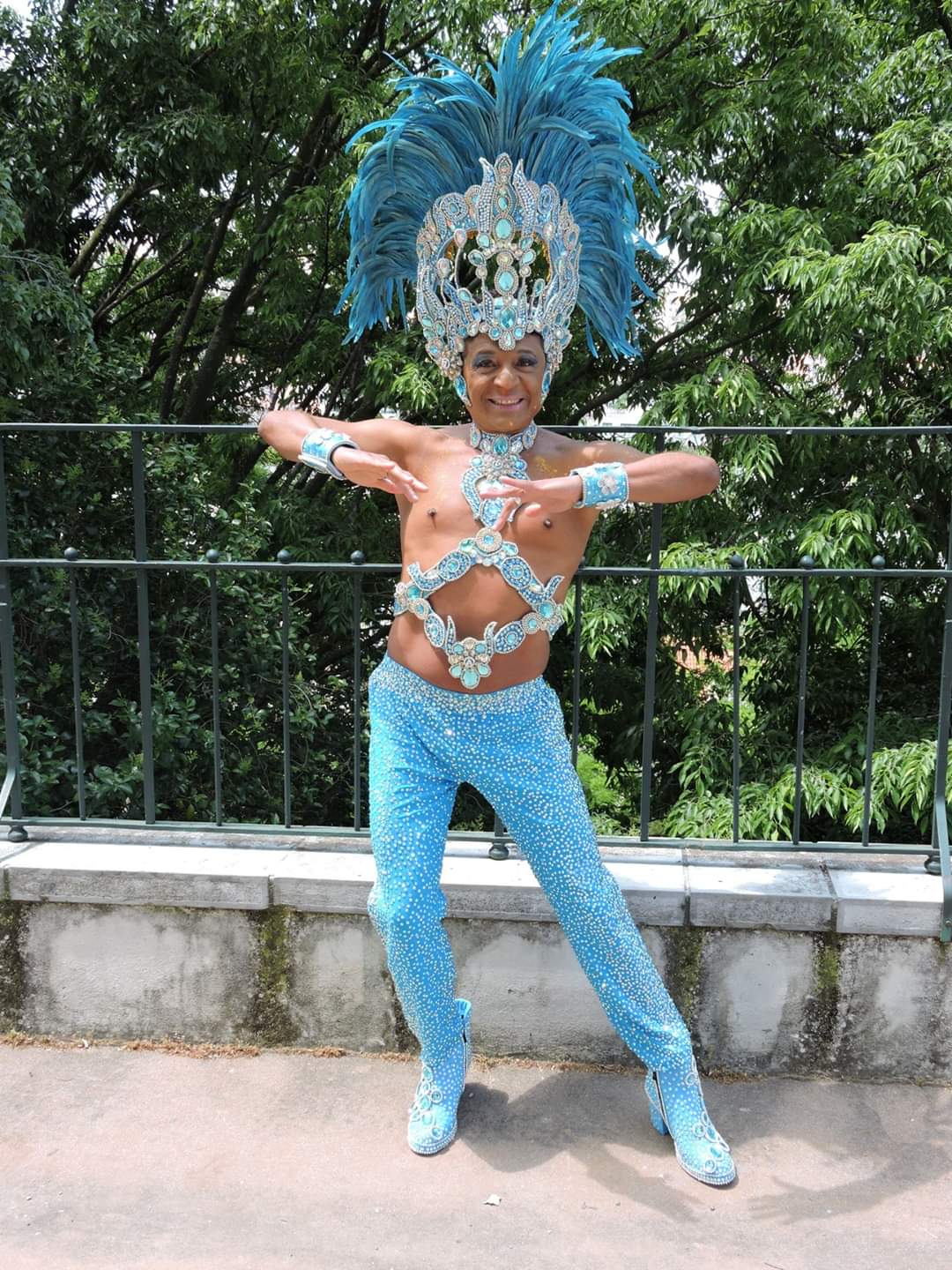 artigo Thiago Lisboa brilha no carnaval carioca em diversas escolas