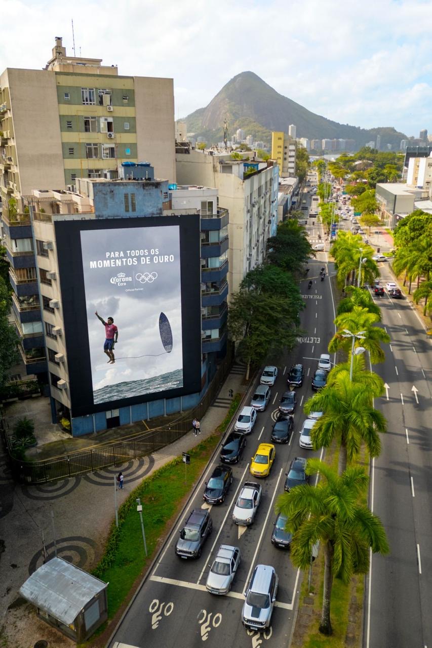 noticia Foto de Medina vira painel gigante no Brasil