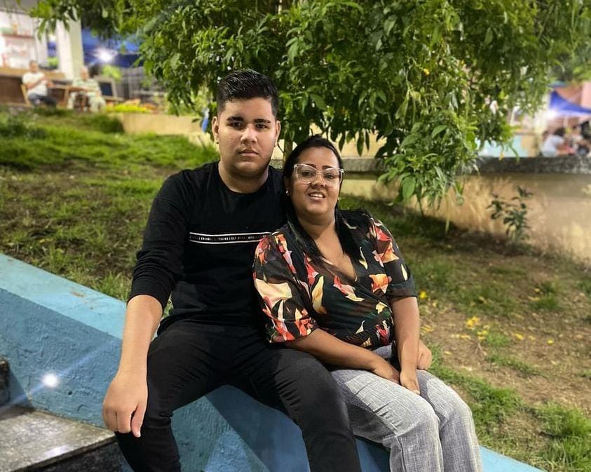 noticia Cantor Odoguiinha comemora aniversário de sua mãe no Pernambuco