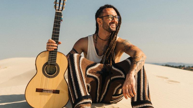 noticia Gabriel Elias retorna às raízes reggae em 