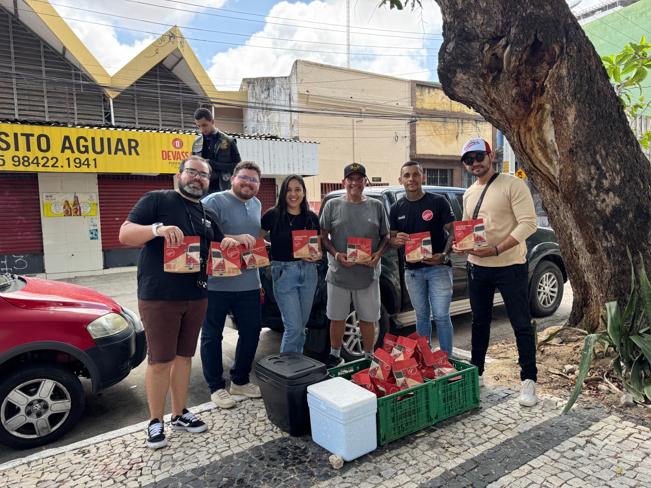 noticia Barney’s Burger e MRSC realizam ação de Natal para moradores de rua e seus cães