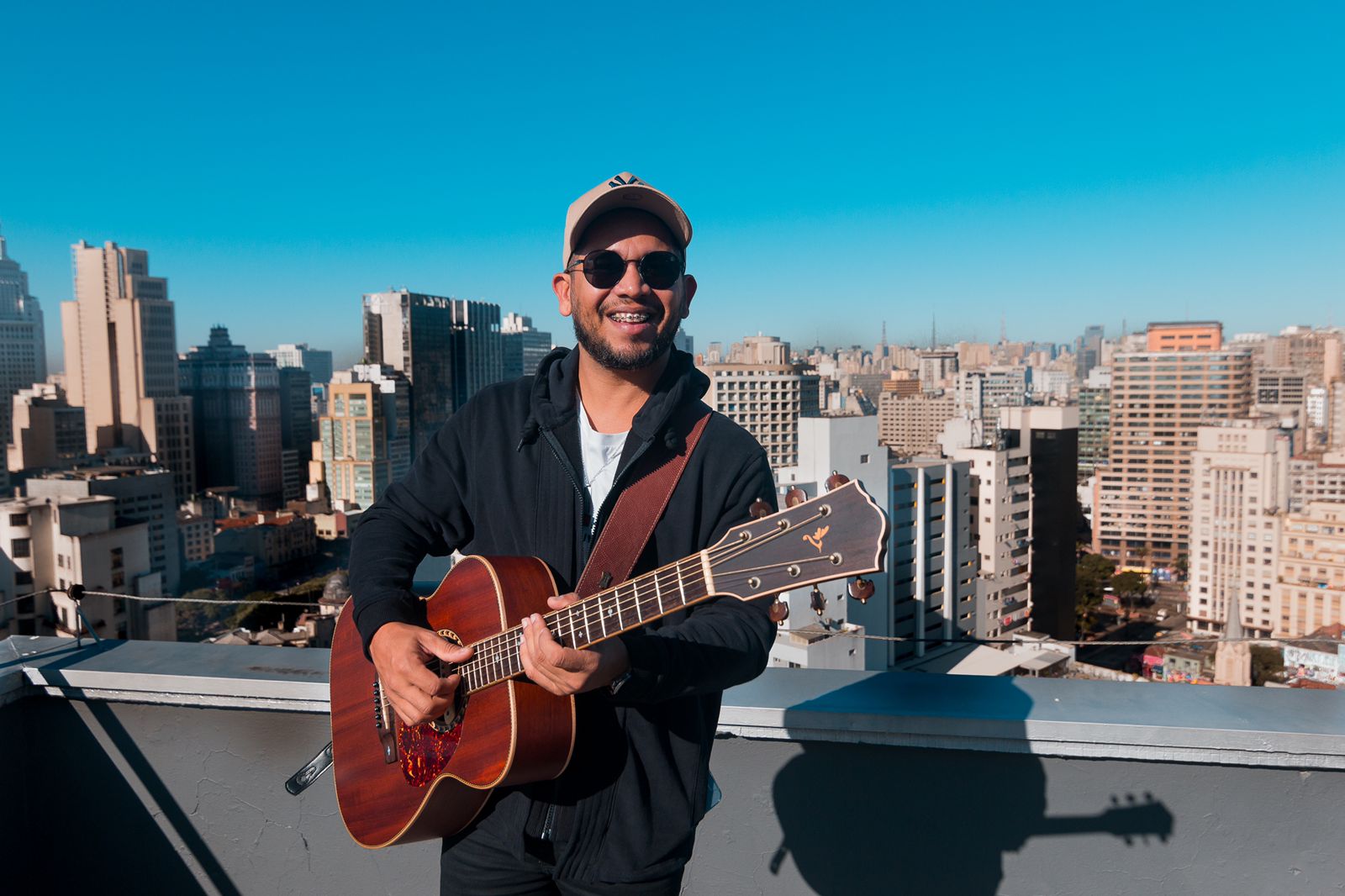 noticia Cantor gospel Mizael Mattos lança clipe e single “Na Janela”